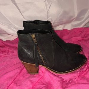 Urban Outfitters Blk Ankle Boots